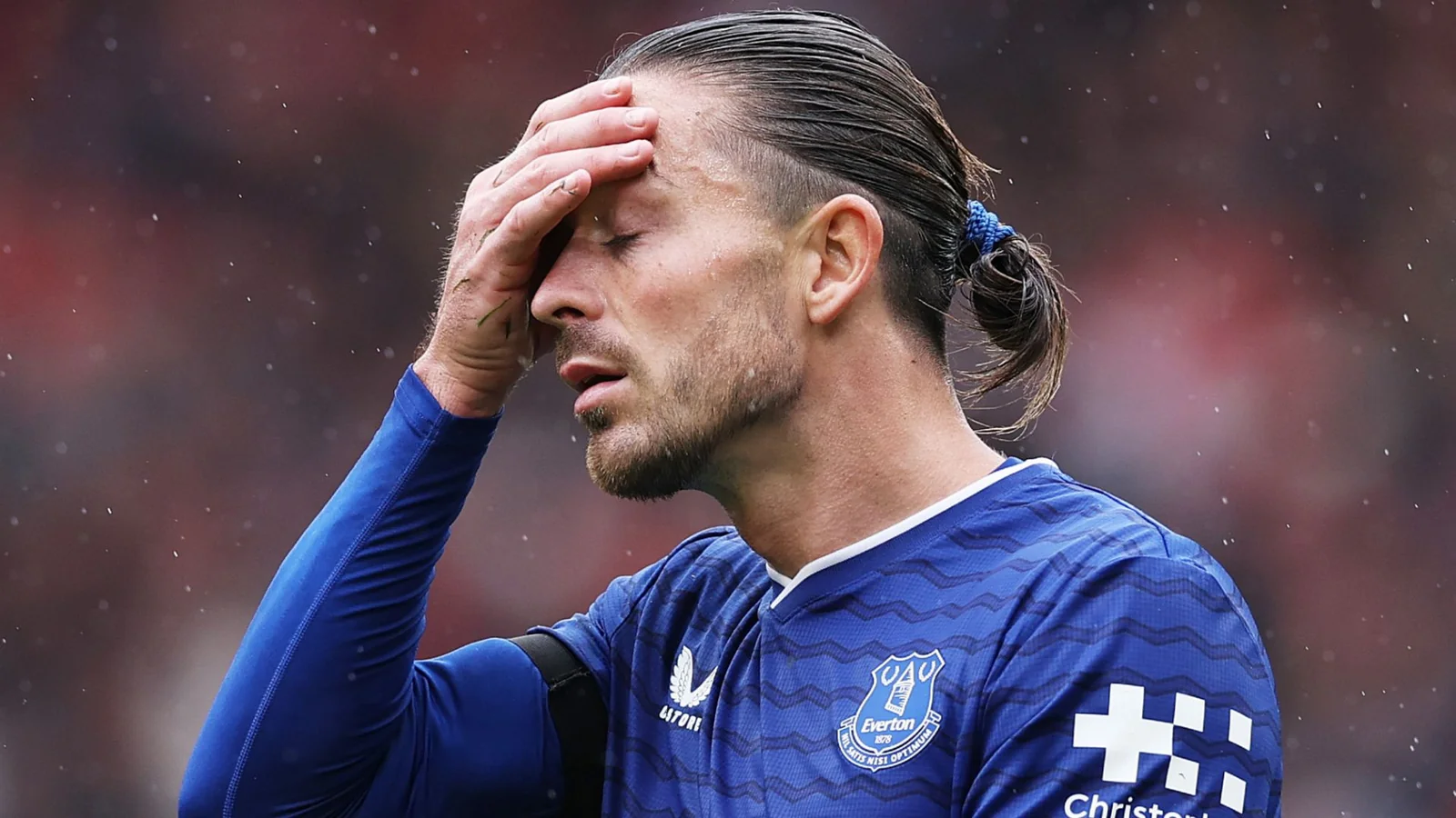 Жэк Грилиш Манчестердаги барлардан бирида ухлаб қолган ҳолда топилди