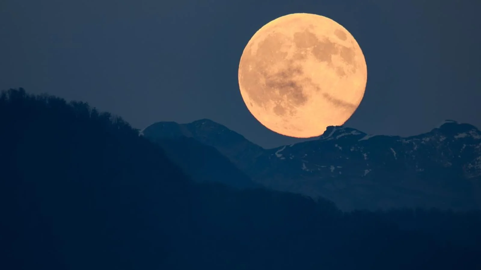 Луна в мае шесть раз закроет собой звёзды