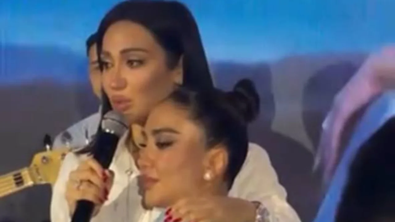 Munisa Rizayeva bricht beim Gratulieren ihrer Schwester in Tränen aus (Video)