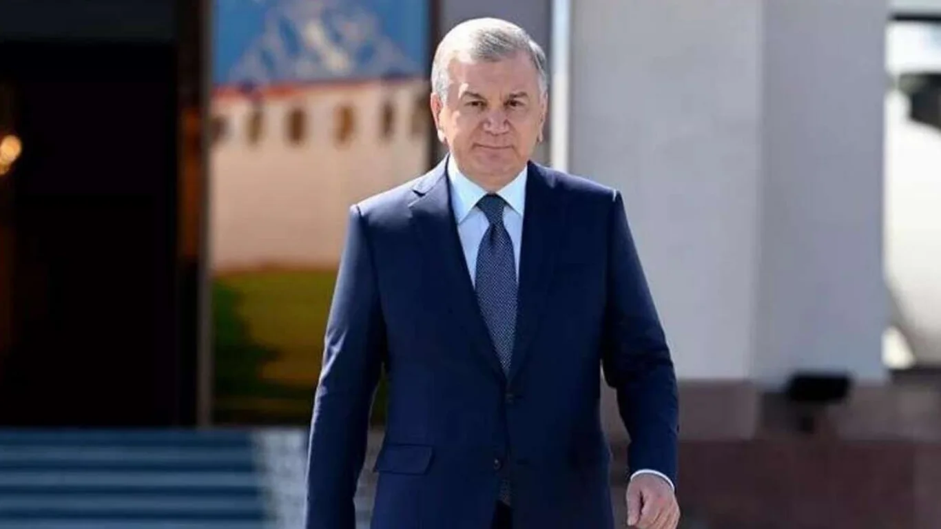 Shavkat Mirziyoyev nimmt während seines Besuchs in Baku an einem wichtigen internationalen Forum teil