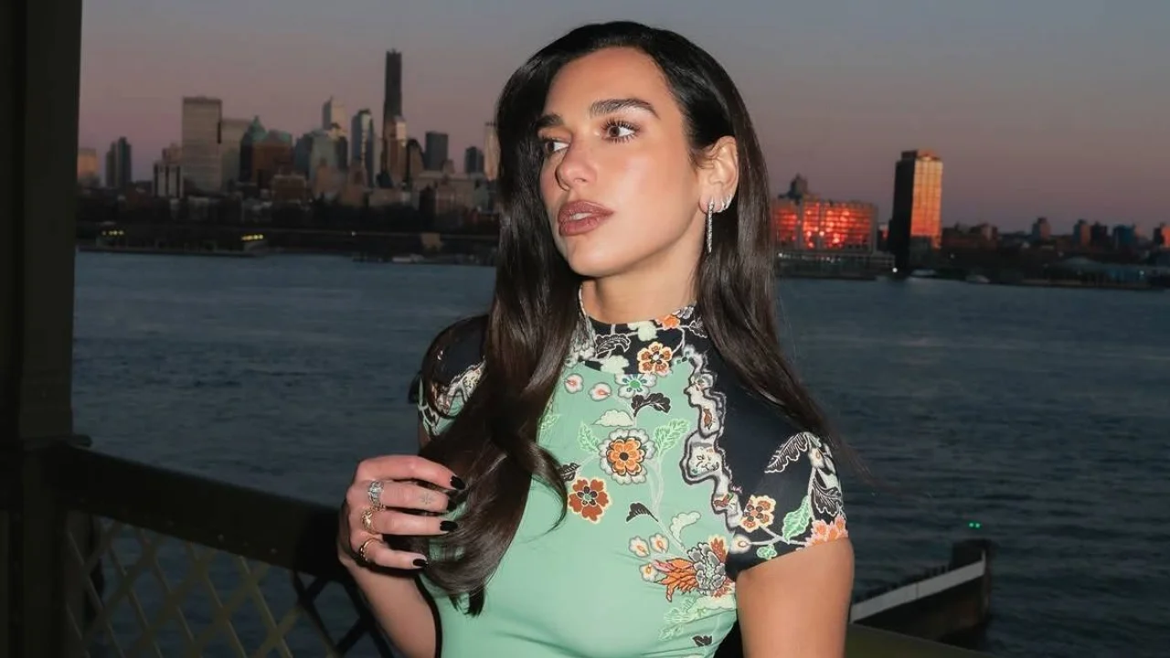 Berühmte Sängerin Dua Lipa verklagt Samsung wegen unerlaubter Nutzung ihres Fotos