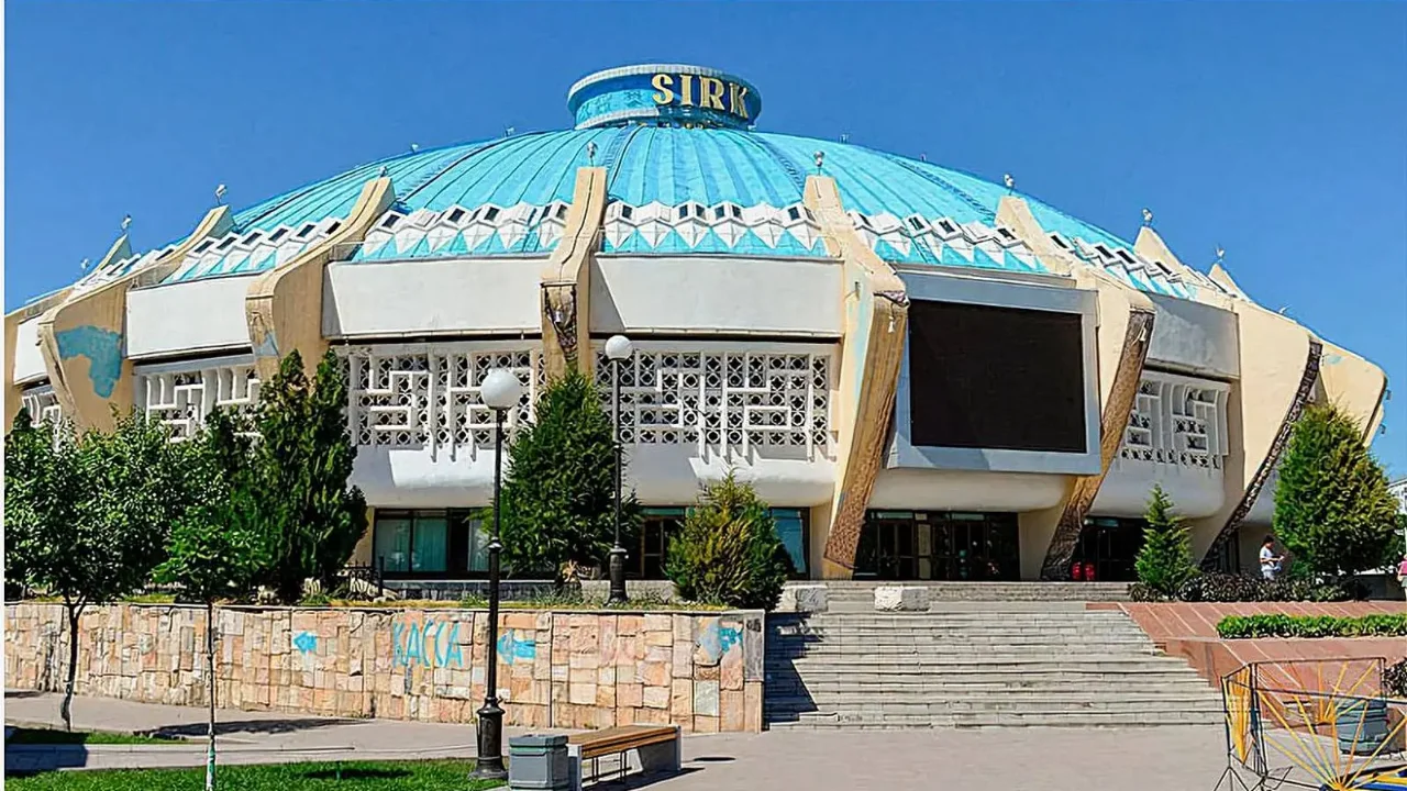 Gebäude von „Uzbeksirk“ wird modern renoviert