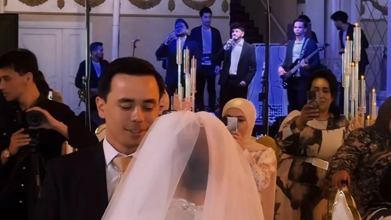 “Benom” guruhi va’dasining ustidan chiqdi! O‘zining muxlislari to‘yida ishtirok etdi