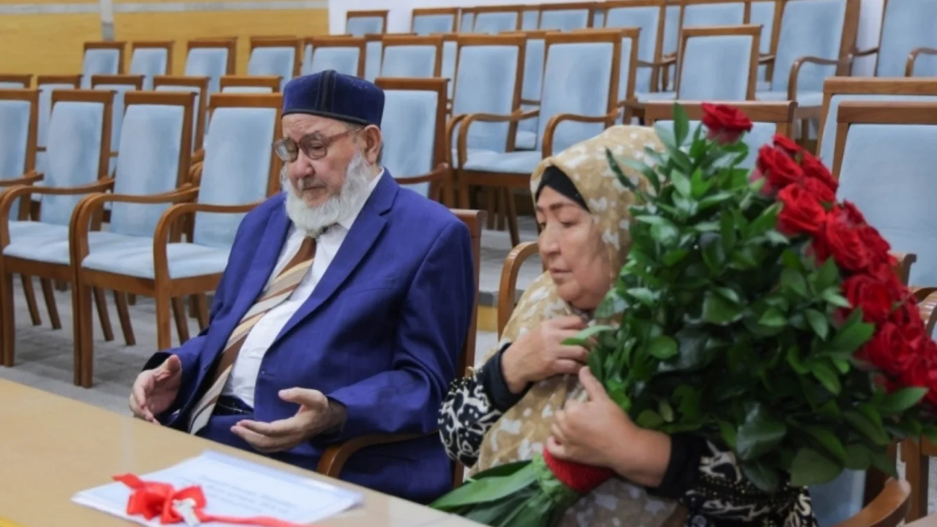 Le poète Yuldosh Eshbek reçoit une nouvelle maison à Tachkent