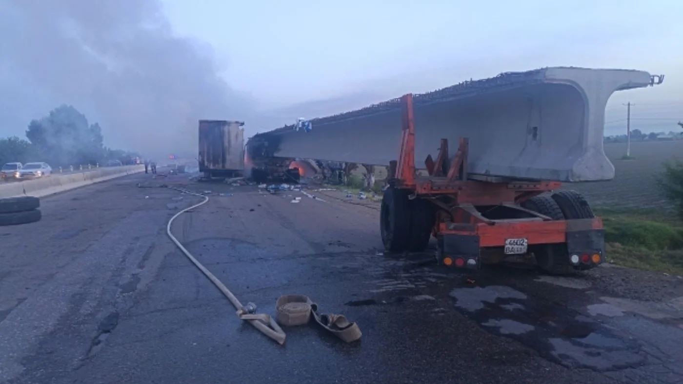 Semerkant'ta sürücünün uyuyakalması büyük bir trafik kazasına yol açtı