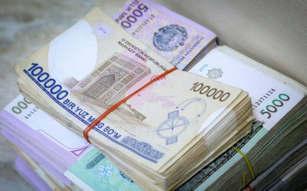 Ота четга чиқиш учун 5 йиллик алиментни олдиндан тўлади