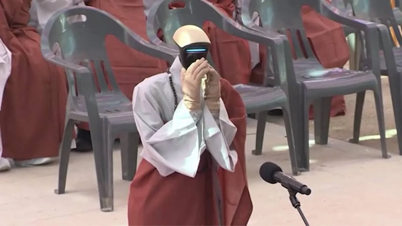 Janubiy Koreyada robot buddist rohib sifatida tan olindi