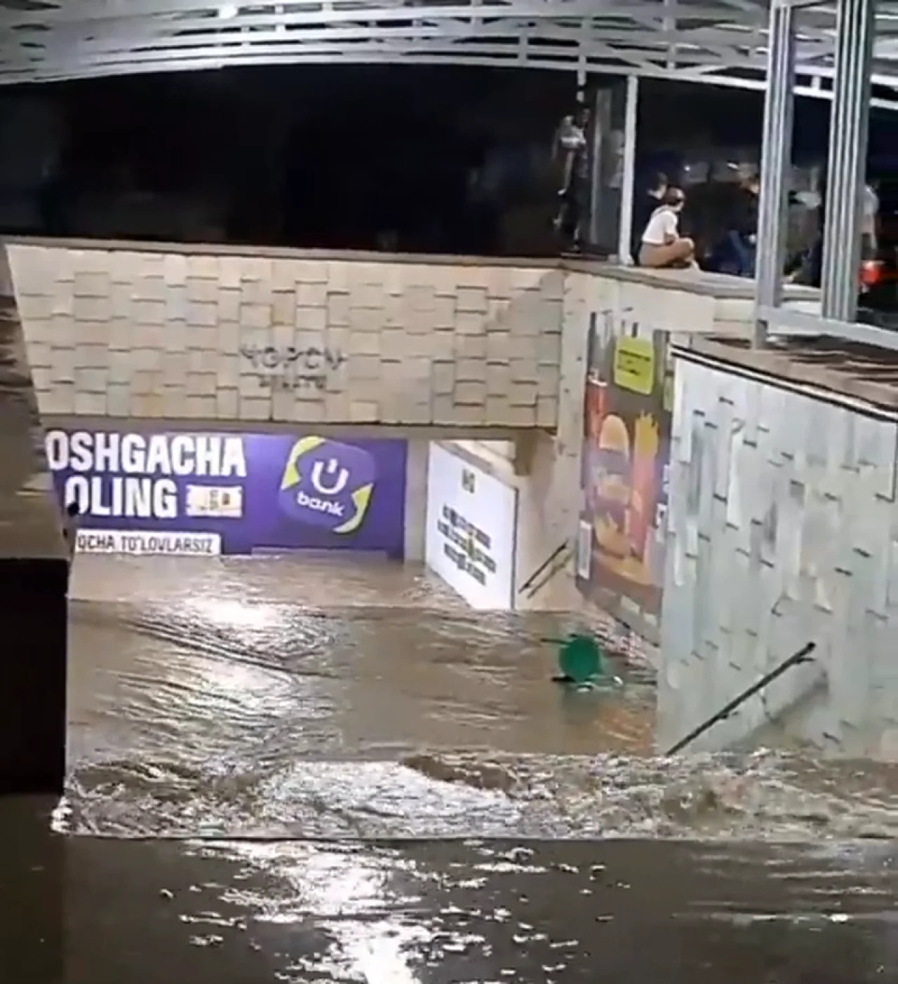 «Чорсу» метро бекатини сув босиши муаммоси яна такрорланди