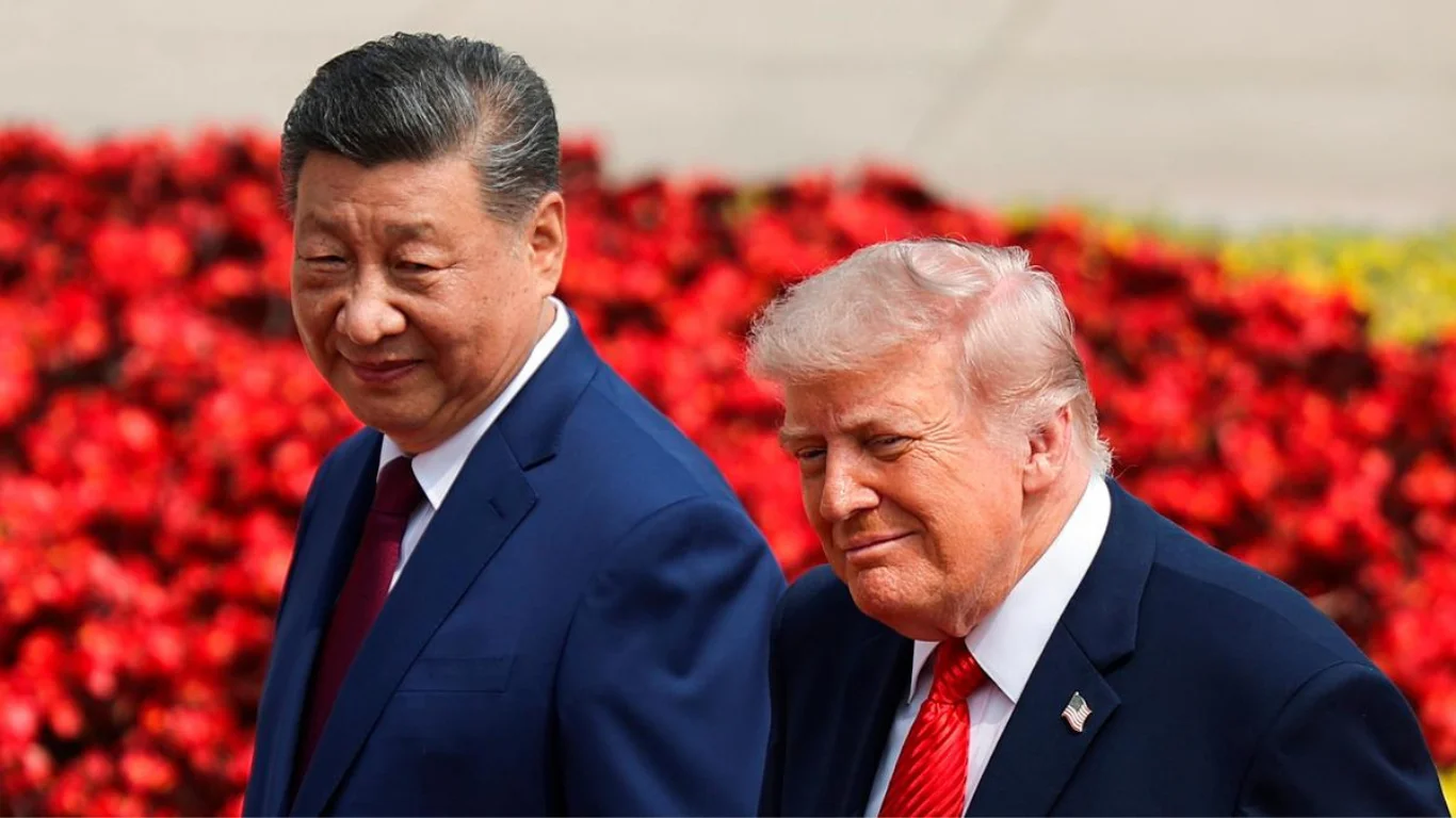 Трамп Си Цзиньпин ҳақидаги “диктатор” саволига жавоб беришдан қочди