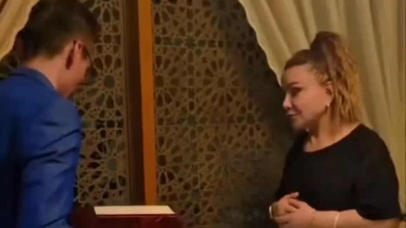 Эрон элчихонасидан Юлдуз Усмоновага алоҳида совға топширилди