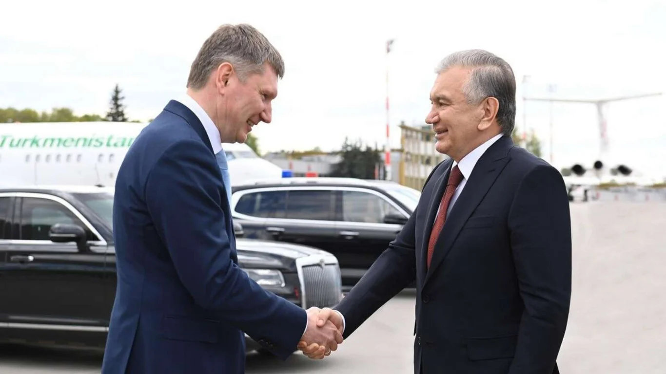 Шавкат Мирзиёевнинг Москвага амалий ташрифи якунланиб, Тошкентга қайтди