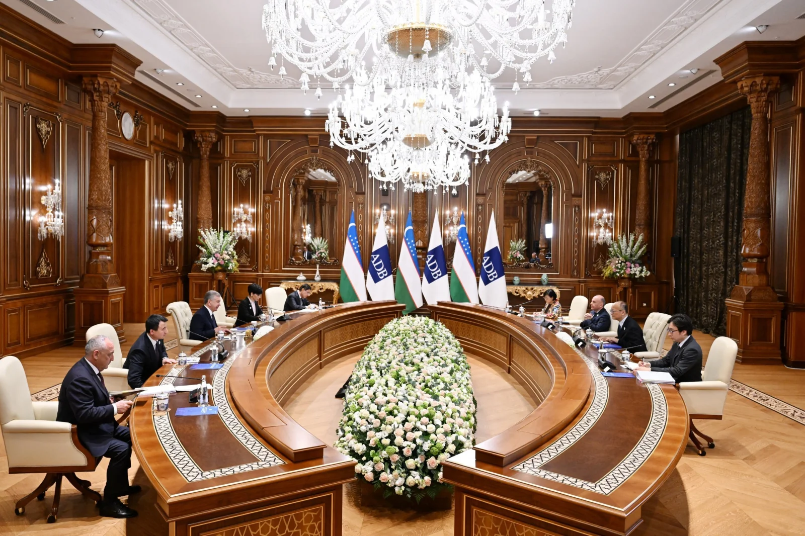 Samarqandda Mirziyoyev va OTB hamkorlik istiqbolini muhokama qildi