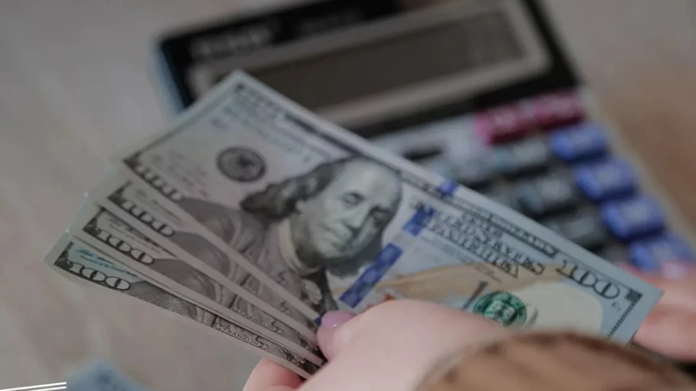 Permission granted to purchase up to 500 dollars in foreign currency from banks without documents
