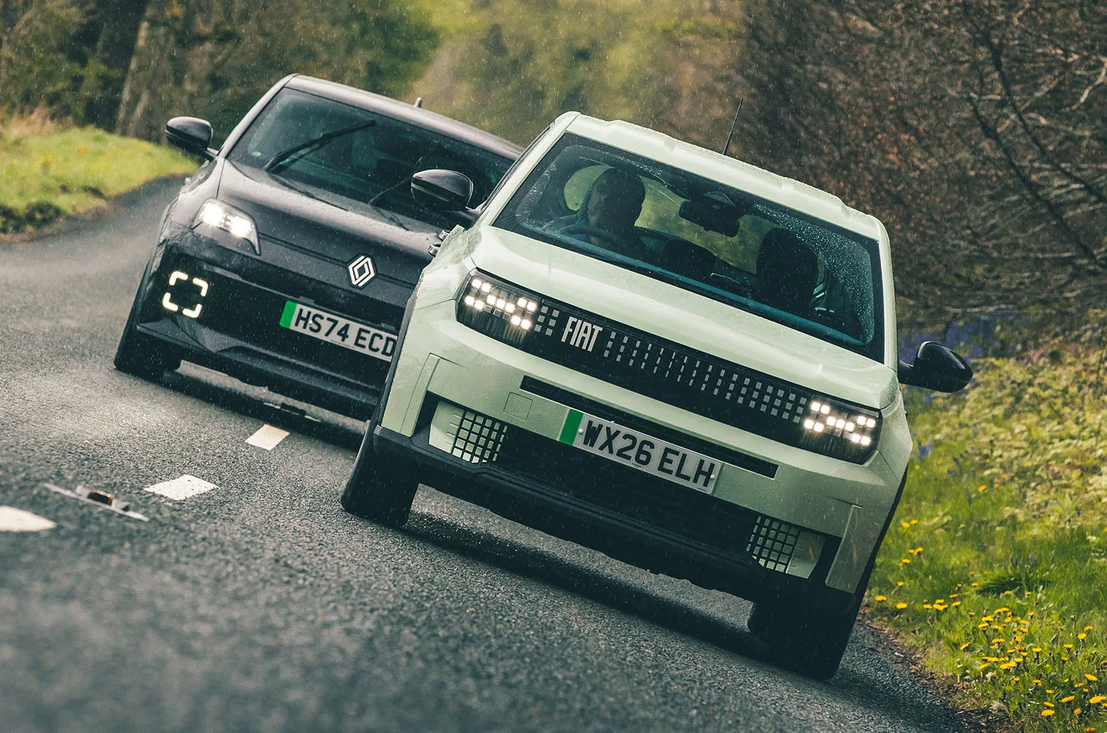 La bataille des voitures électriques à 20 000 £ : Renault 5 contre Fiat Grande Panda