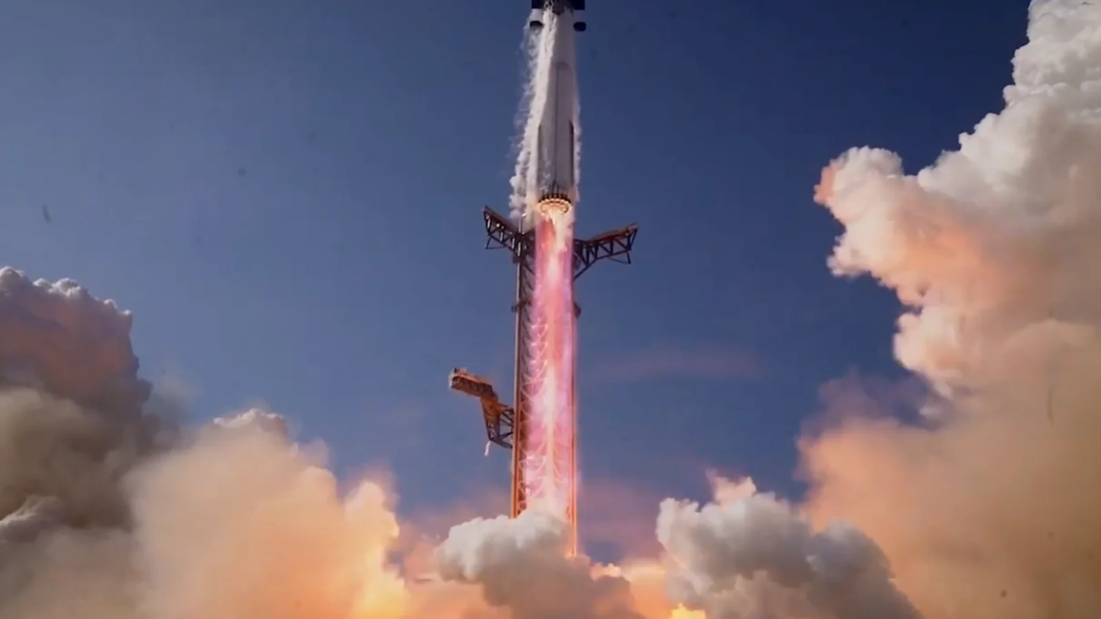 Kraft von 33 Raptor-Triebwerken: SpaceX veröffentlicht Video der neuen Starship-Generation