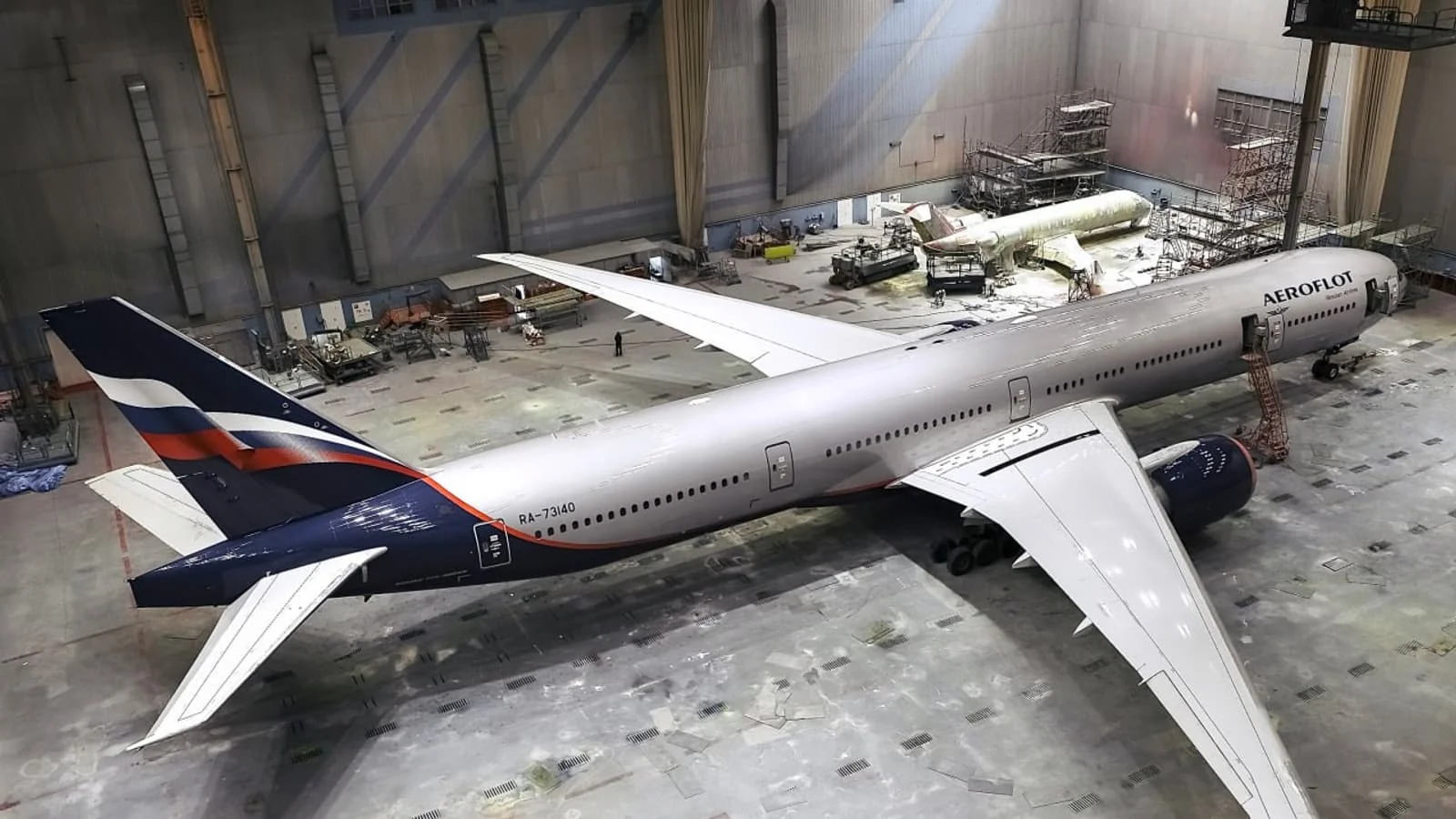 Aeroflot repeint pour la première fois un Boeing 777 en Russie