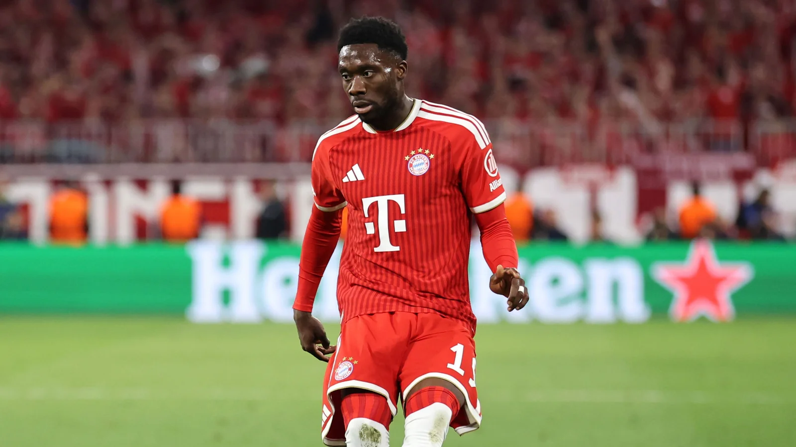 Alphonso Davies yana jarohat oldi: Bavariya tarkibida muammolar