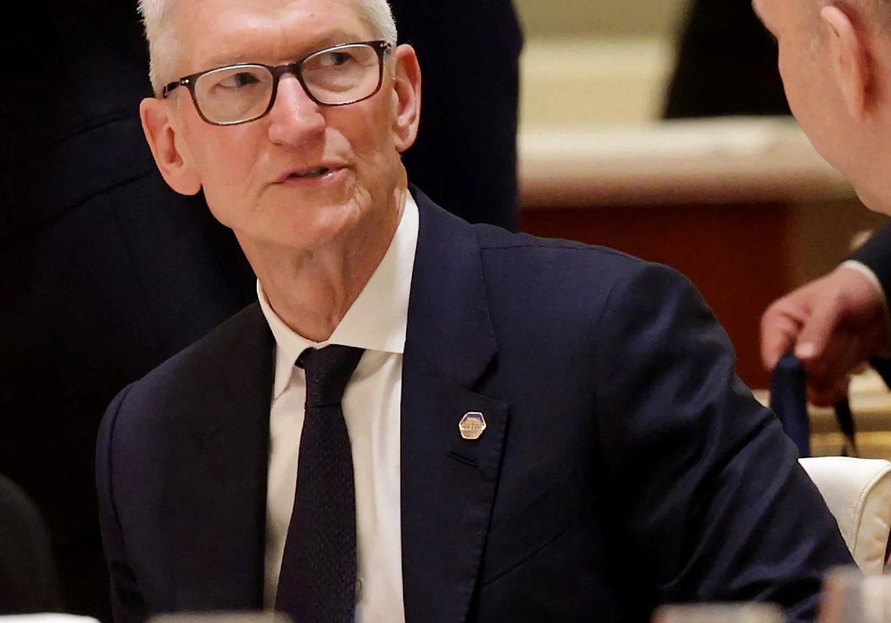 US officials forced to surrender all gifts and gadgets upon return from China