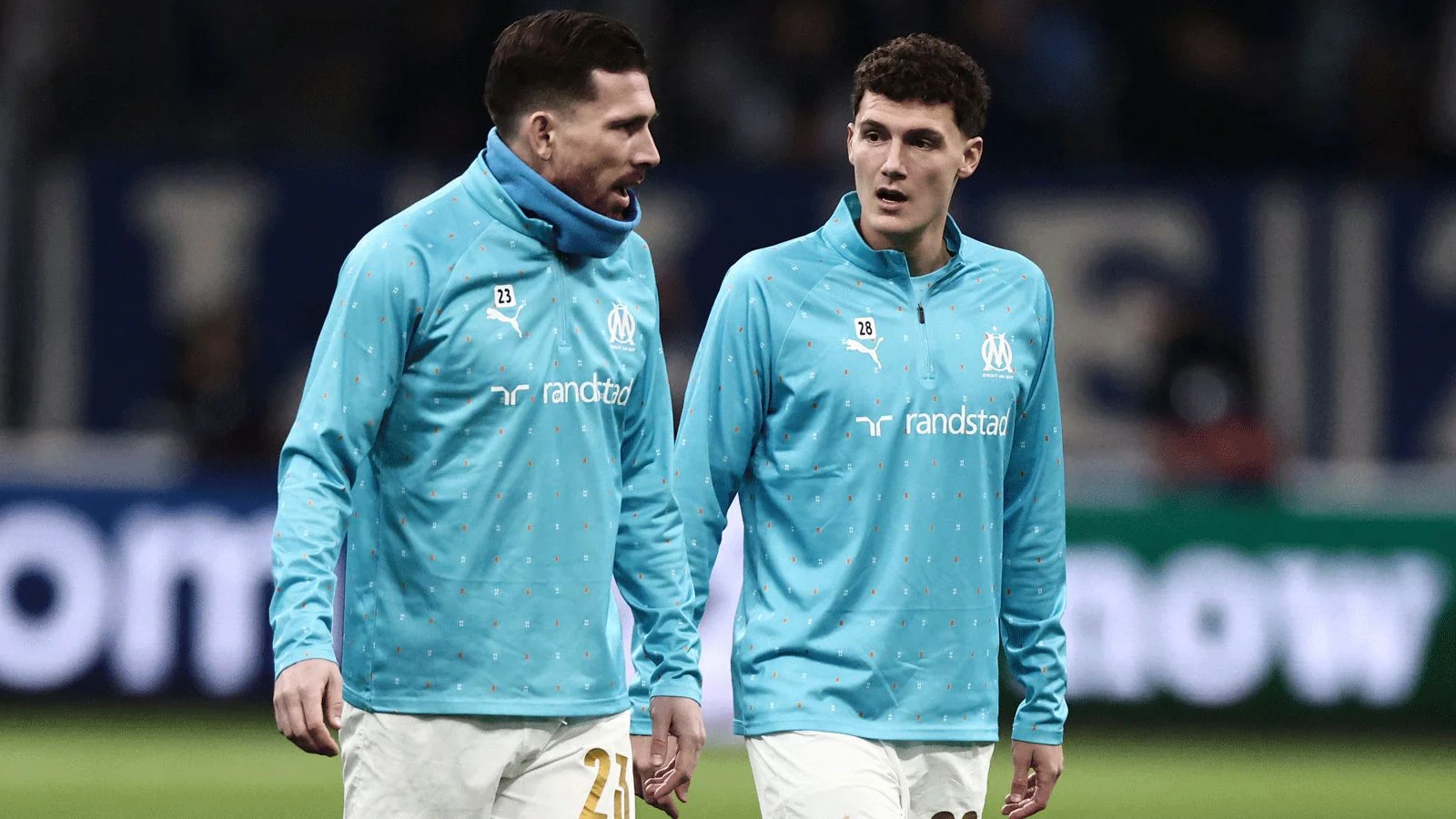 Borussiya Borussiya Dortmund Benjamin Pavard transferi ustida ishlamoqda