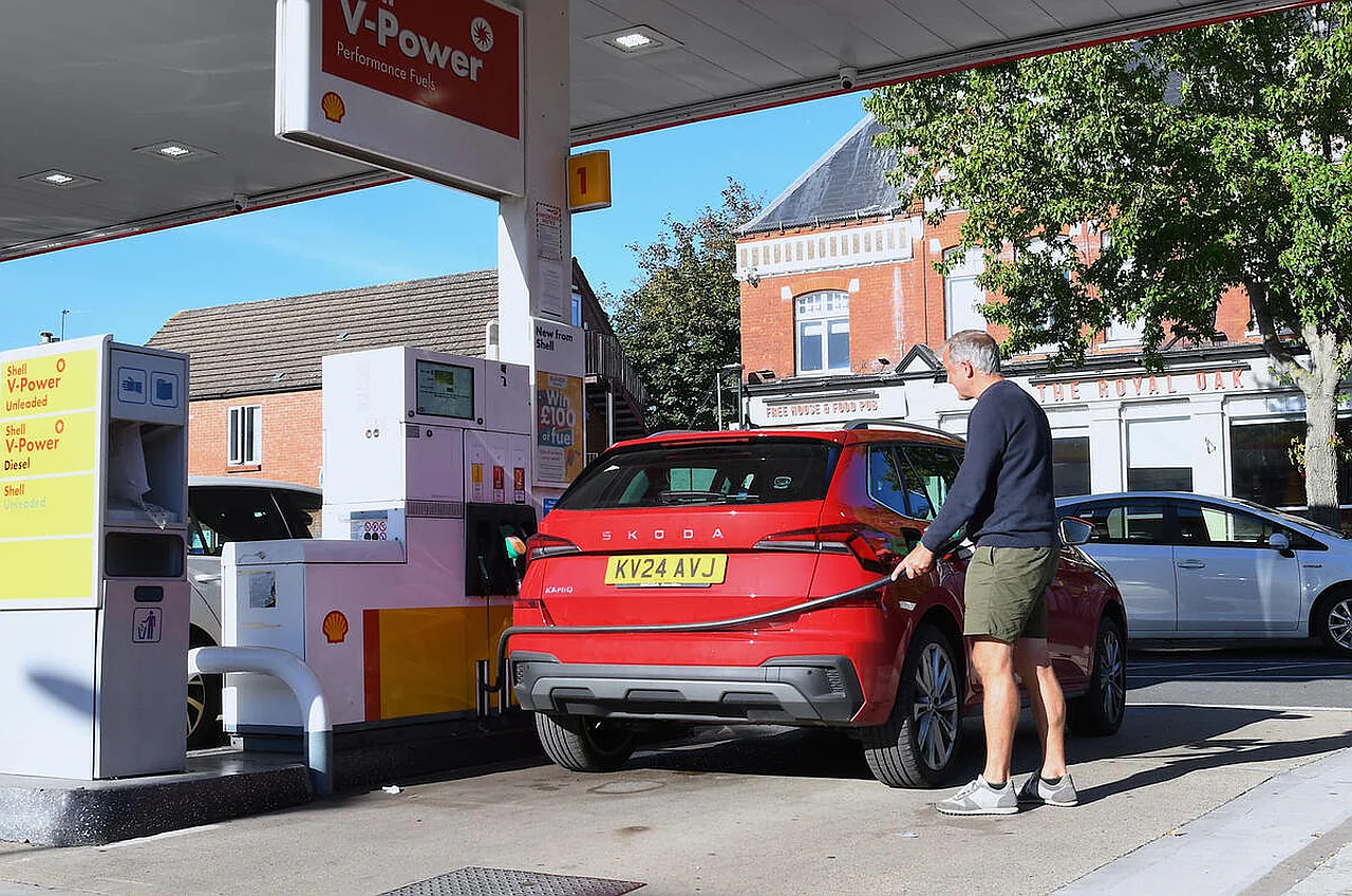 El impuesto sobre el combustible en el Reino Unido congelado hasta finales de 2026