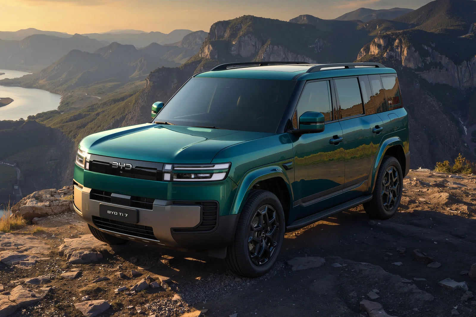 BYD Land Rover Defender raqobatchisi bo'lgan yangi gibrid krossoverini taqdim etadi