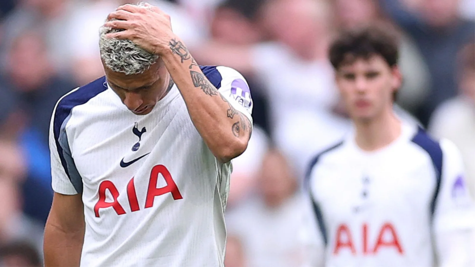Гари Невилл обвинил футболистов Tottenham в позоре