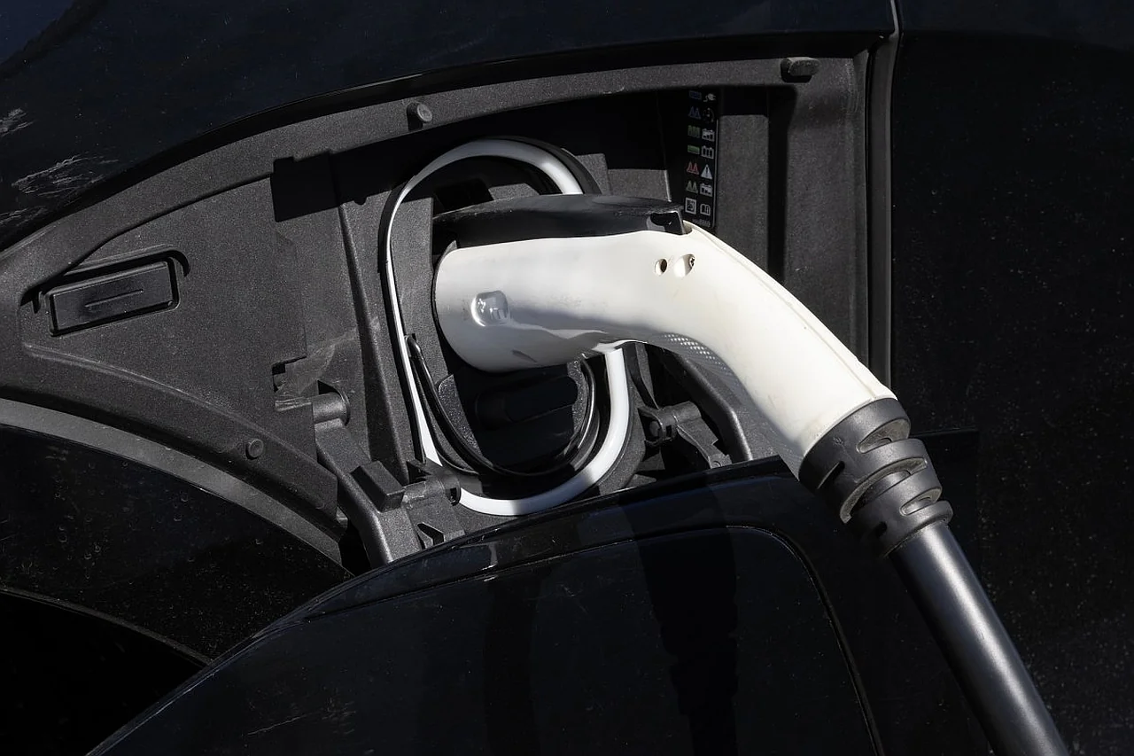 The global electric vehicle market has split: The US is falling behind
