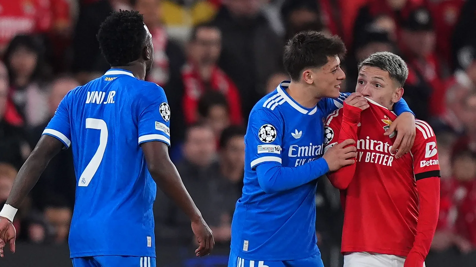 Hakam Vinicius Junior va Gianluca Prestianni o'rtasidagi irqchilik mojarosini izohladi