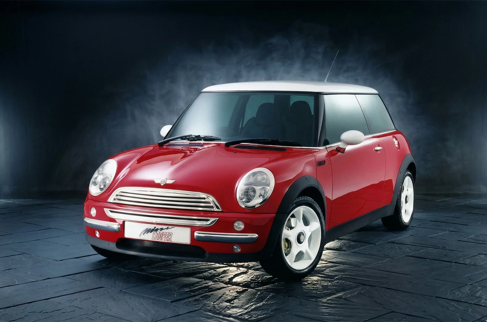 Не настоящий Mini? Как BMW возродила легендарный бренд