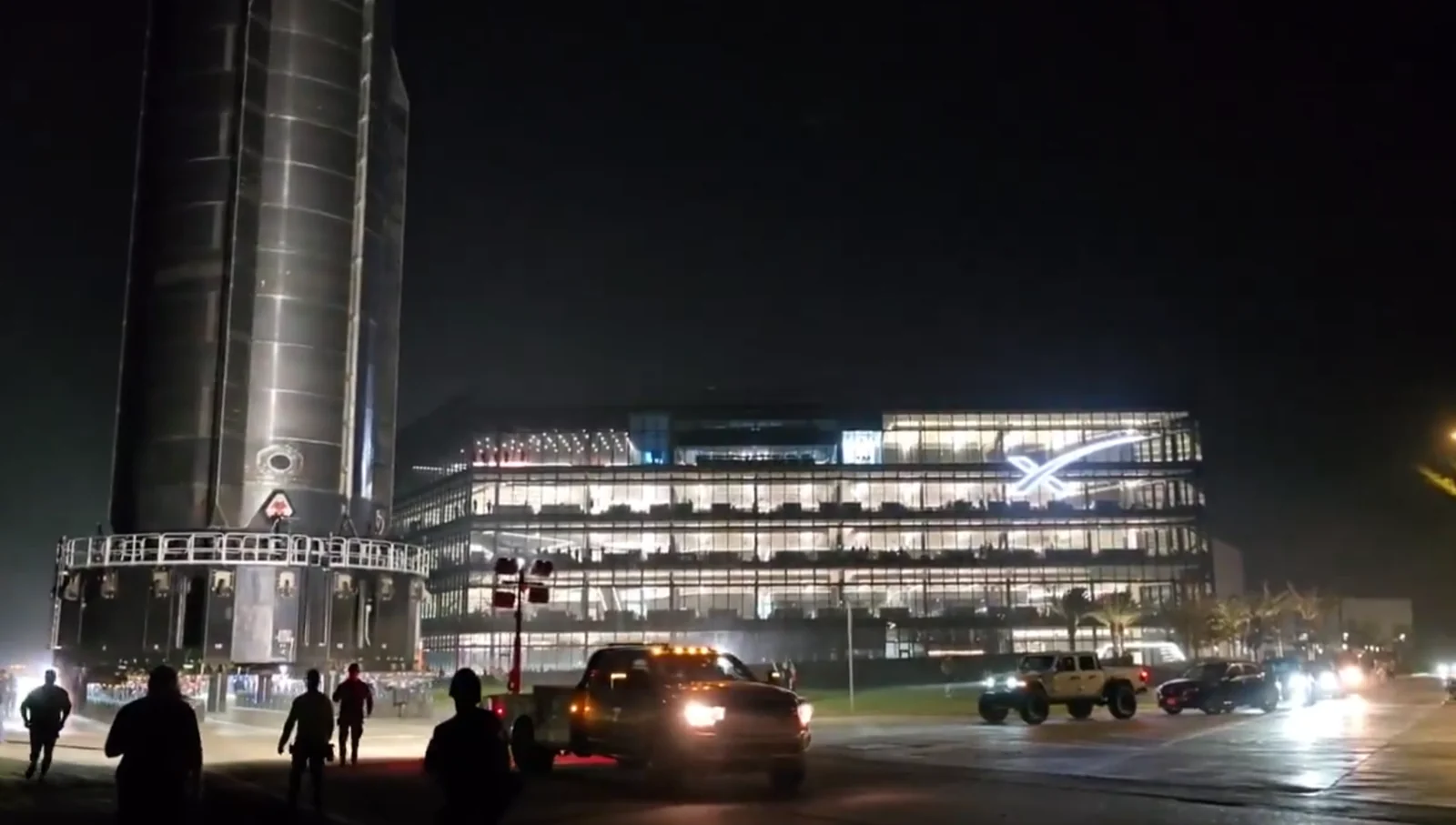 Like Science Fiction: SpaceX's Super Heavy Rocket Moved at Night