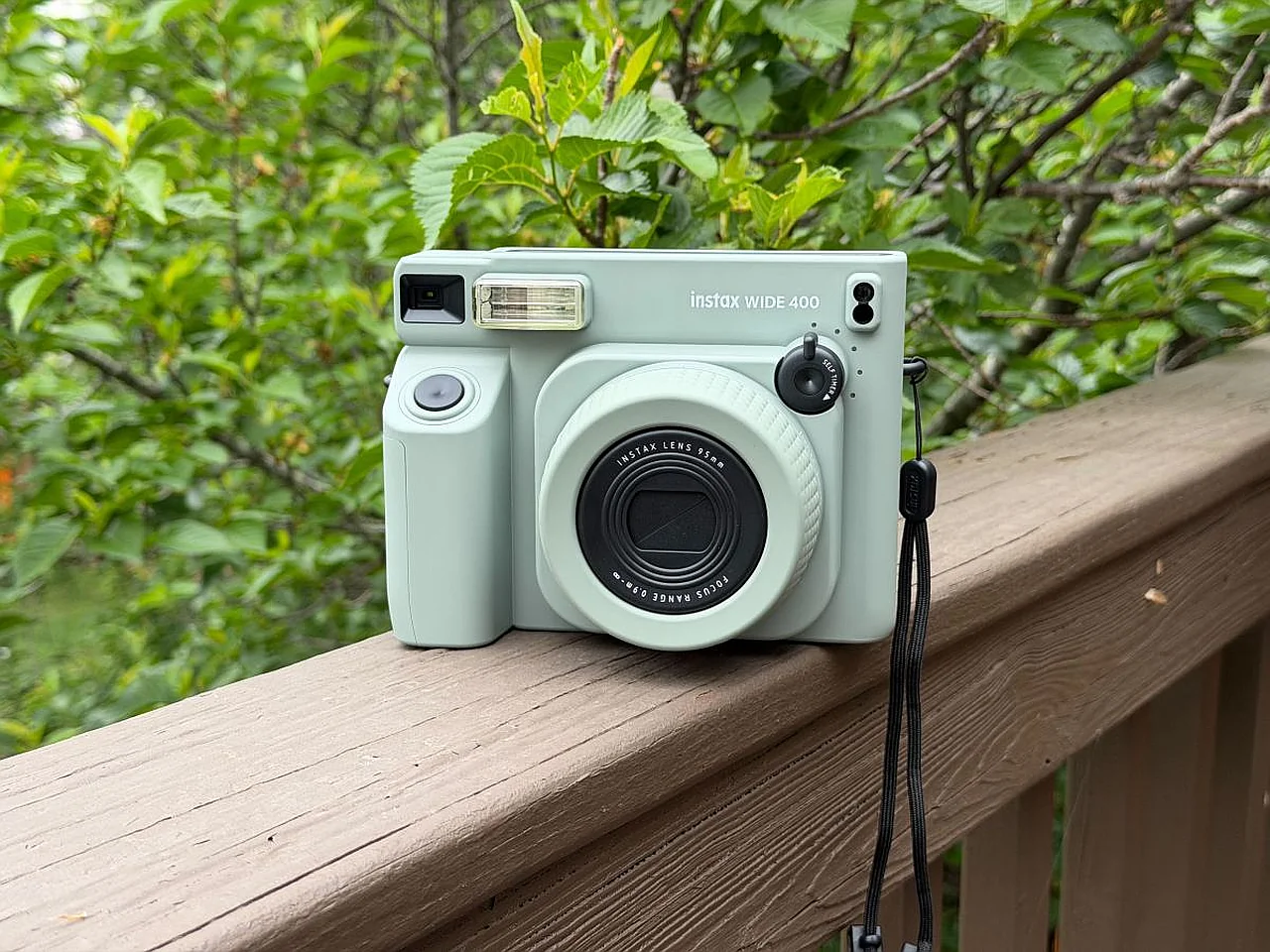 Instax Wide 400: Keng formatdagi lahzali fotosuratlar zavqi