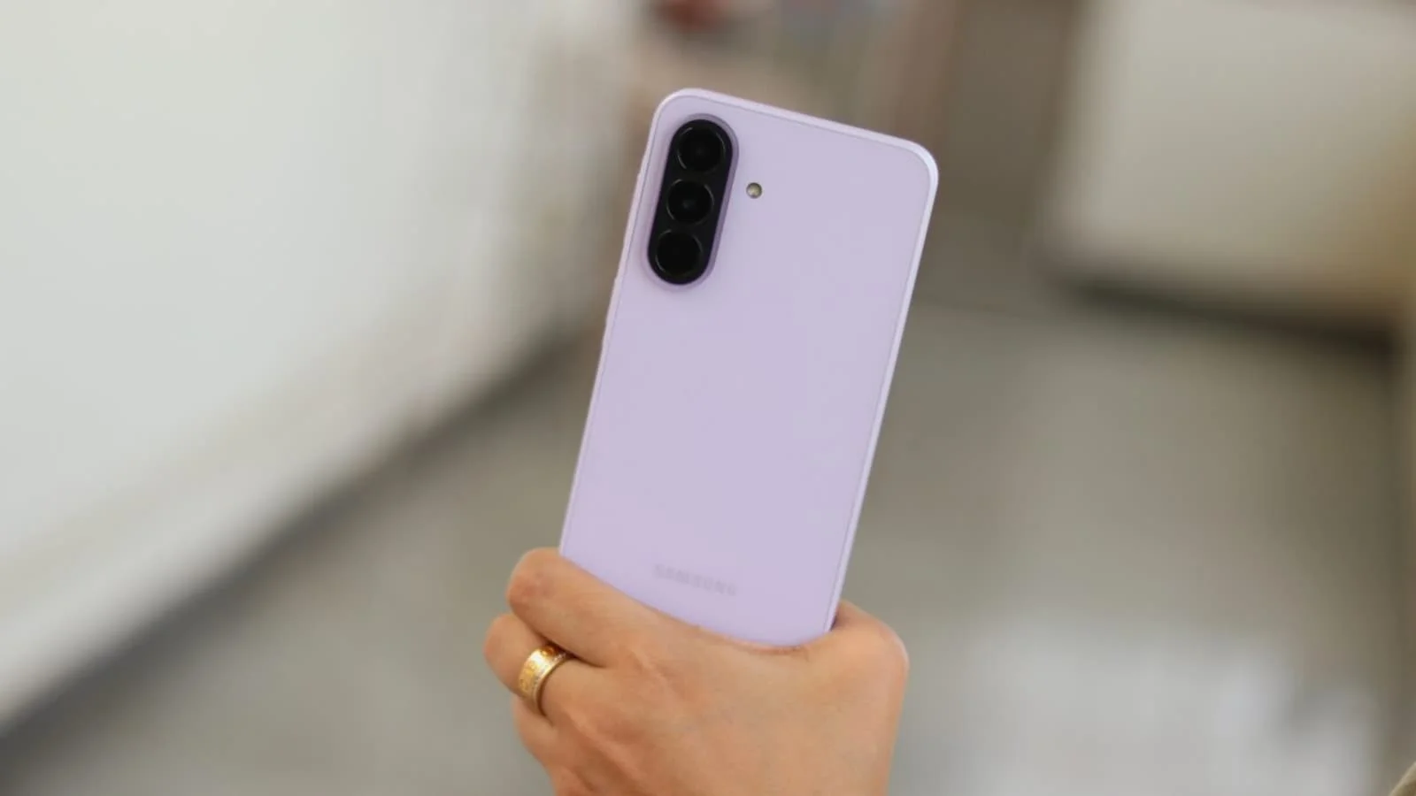 Samsung smartfonlarini ta'mirlash iPhone'dan 60% qimmatroqqa tushadi