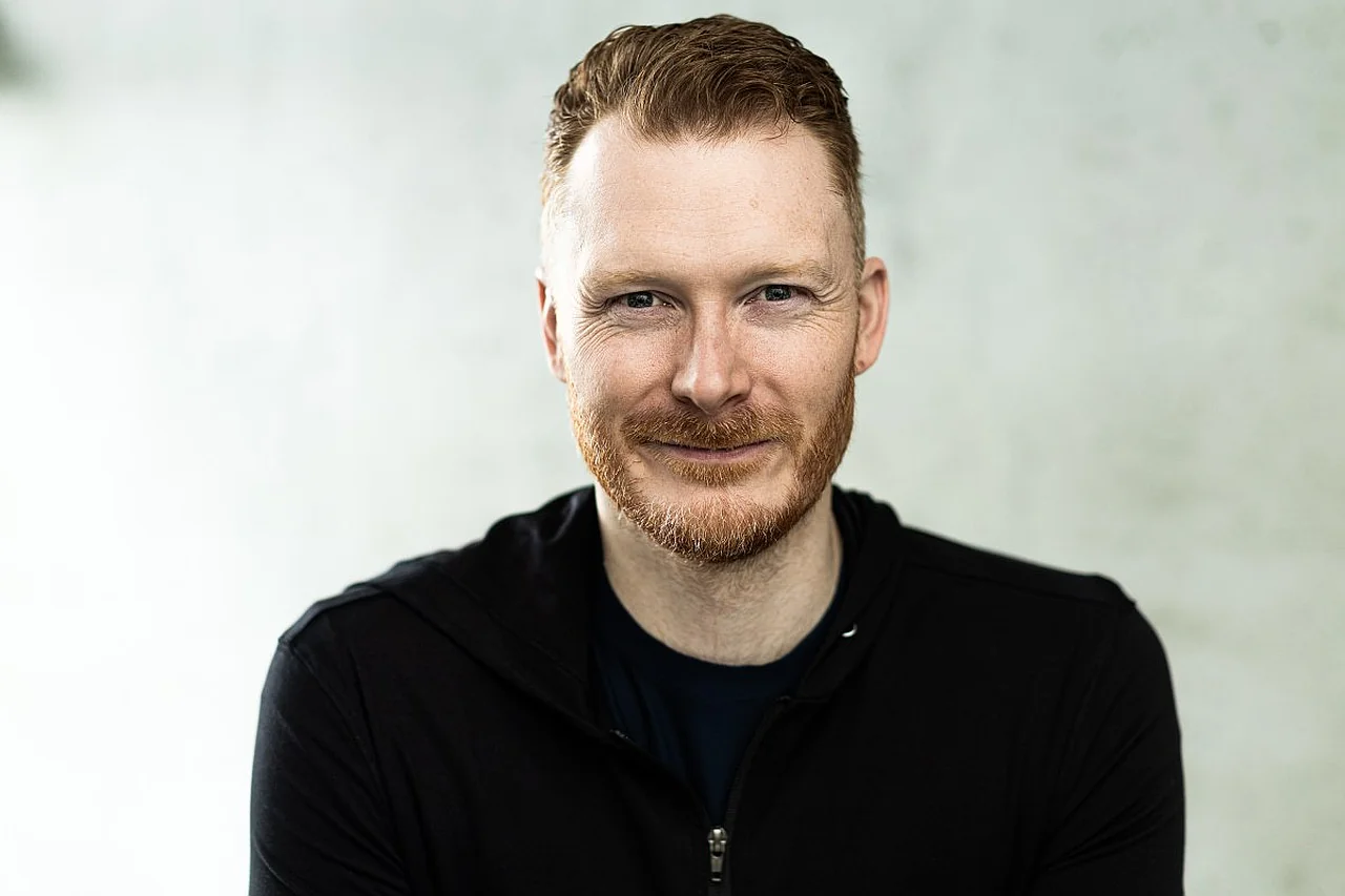 Khosla Ventures Ian Crosby'ning yangi sun'iy intellekt loyihasiga 10 million dollar tikdi