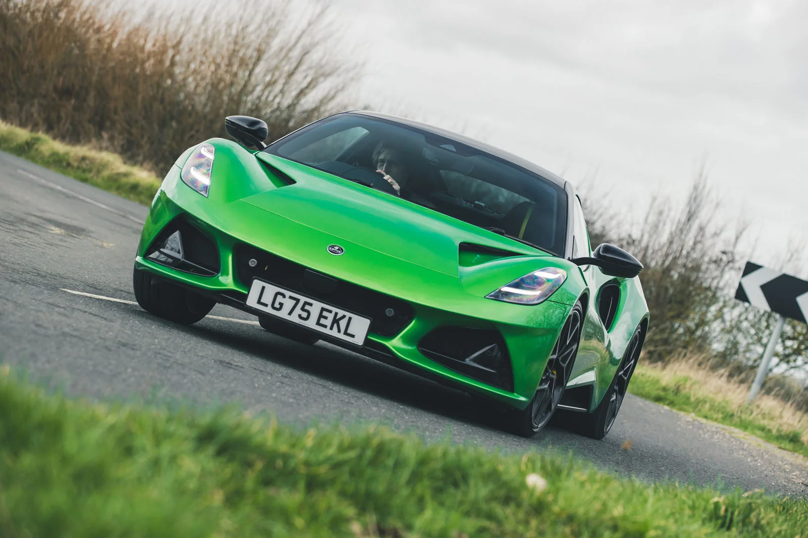 Lotus Emira yangi gibrid V6 dvigateli bilan ta'minlanadi
