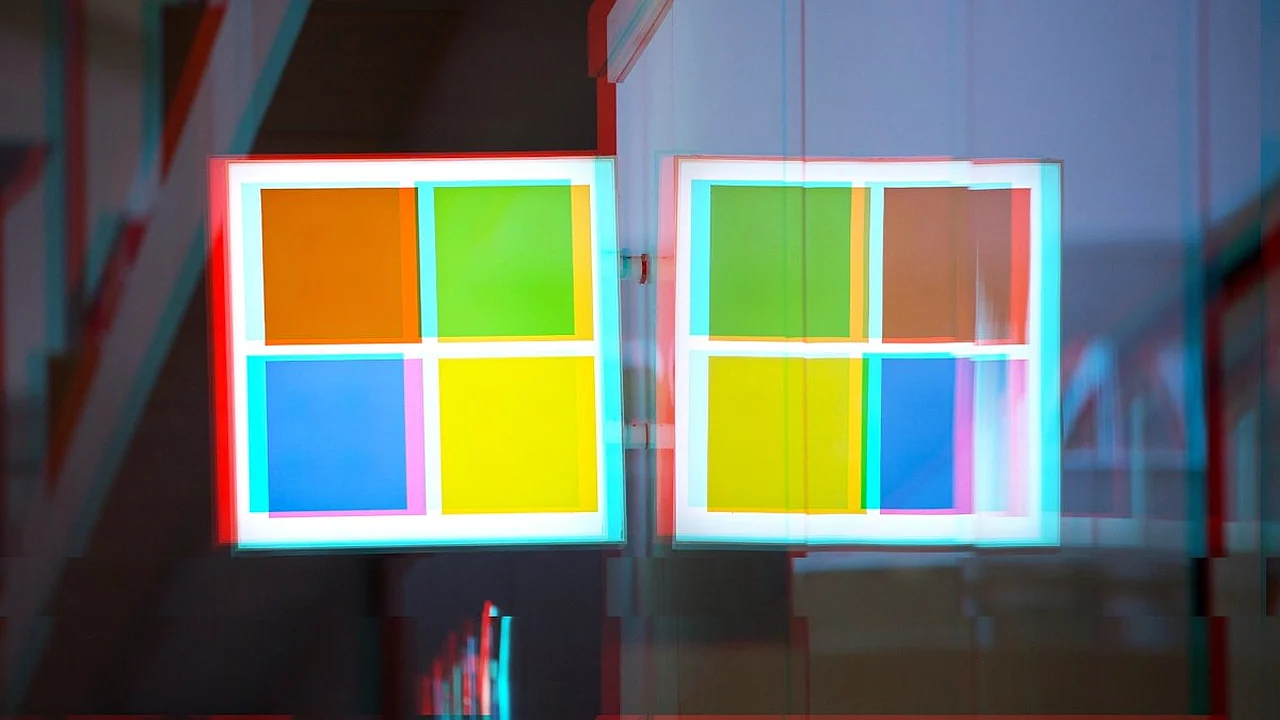 Microsoft углеродни йўқотиш режаларини тўхтатмаганини маълум қилди