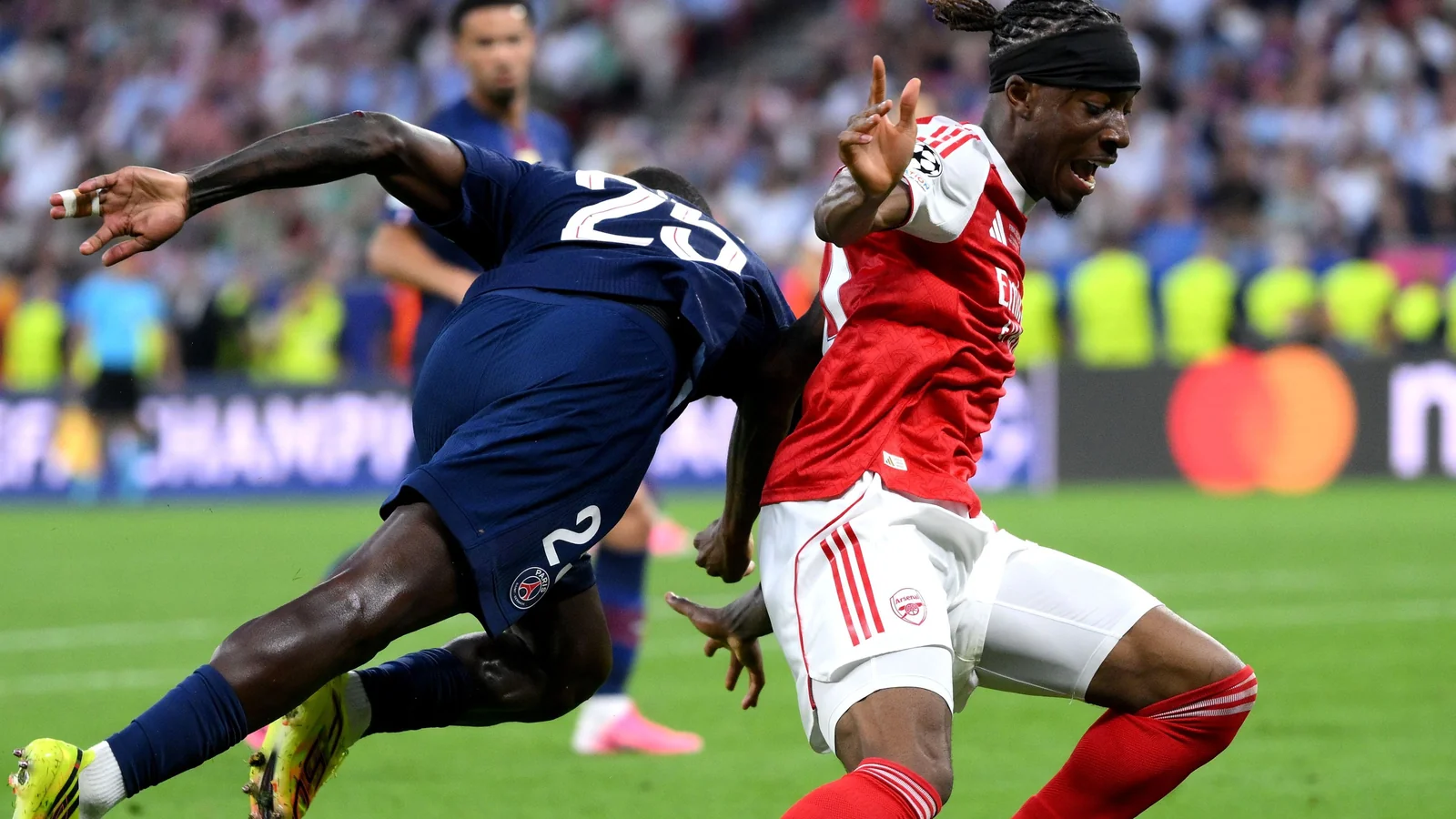 Mikel Arteta, PSG'ye karşı oynanan finaldeki hakem kararlarını eleştirdi