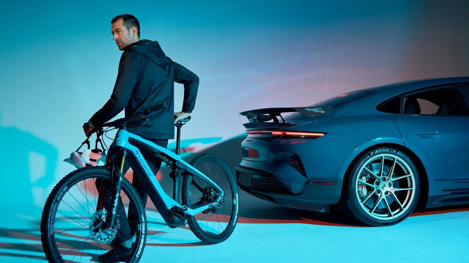 Porsche сотувлар пасайиши фонида учта бўлинмасини ёпмоқда