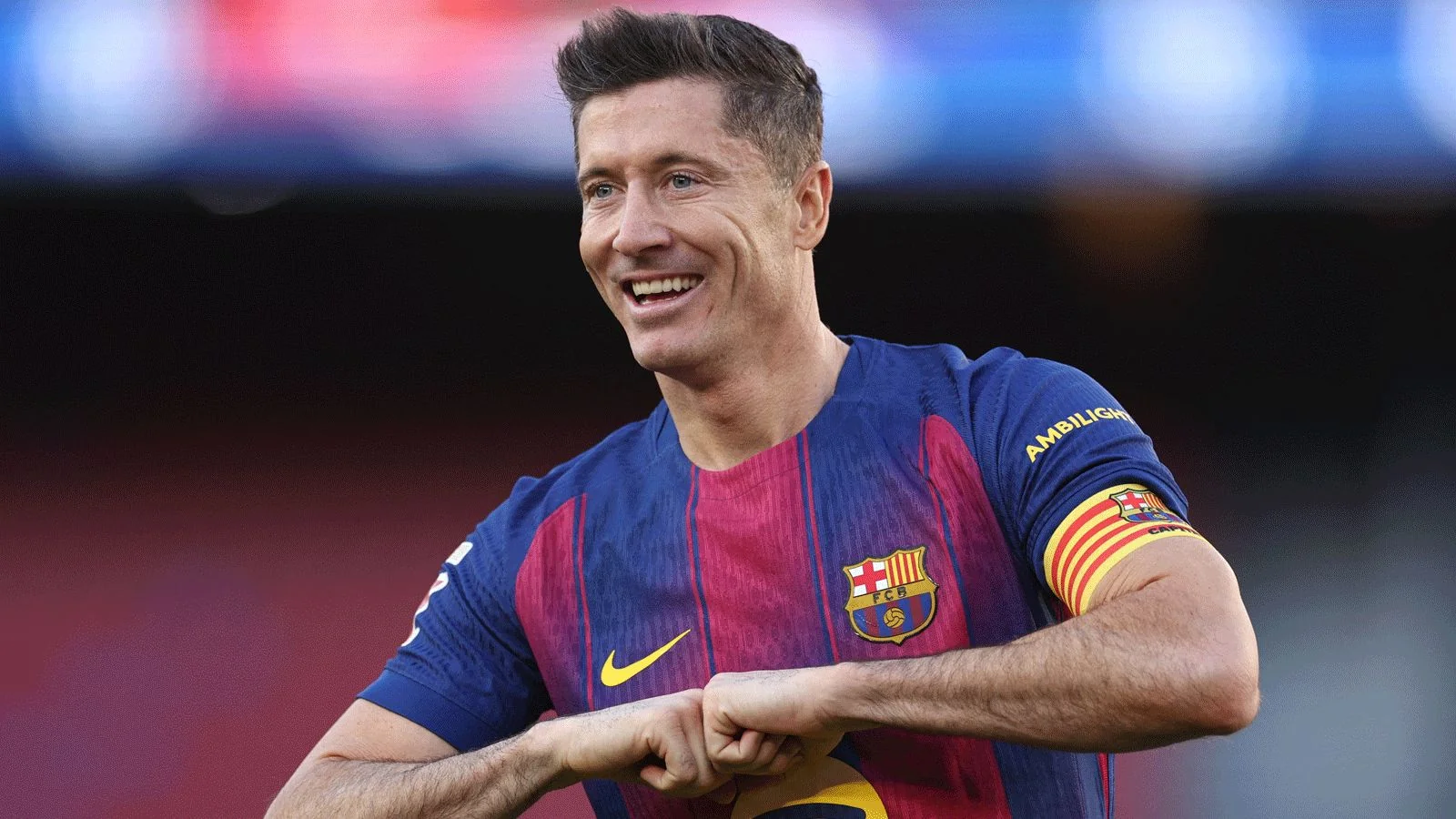 Rio Ferdinand sugiere a Manchester United el fichaje de Robert Lewandowski