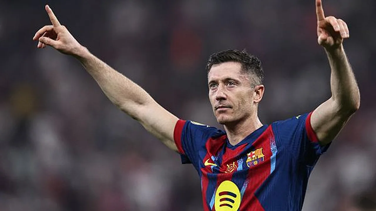 Robert Lewandowski wants to leave Barcelona: are Lionel Messi and Cristiano Ronaldo the reason?