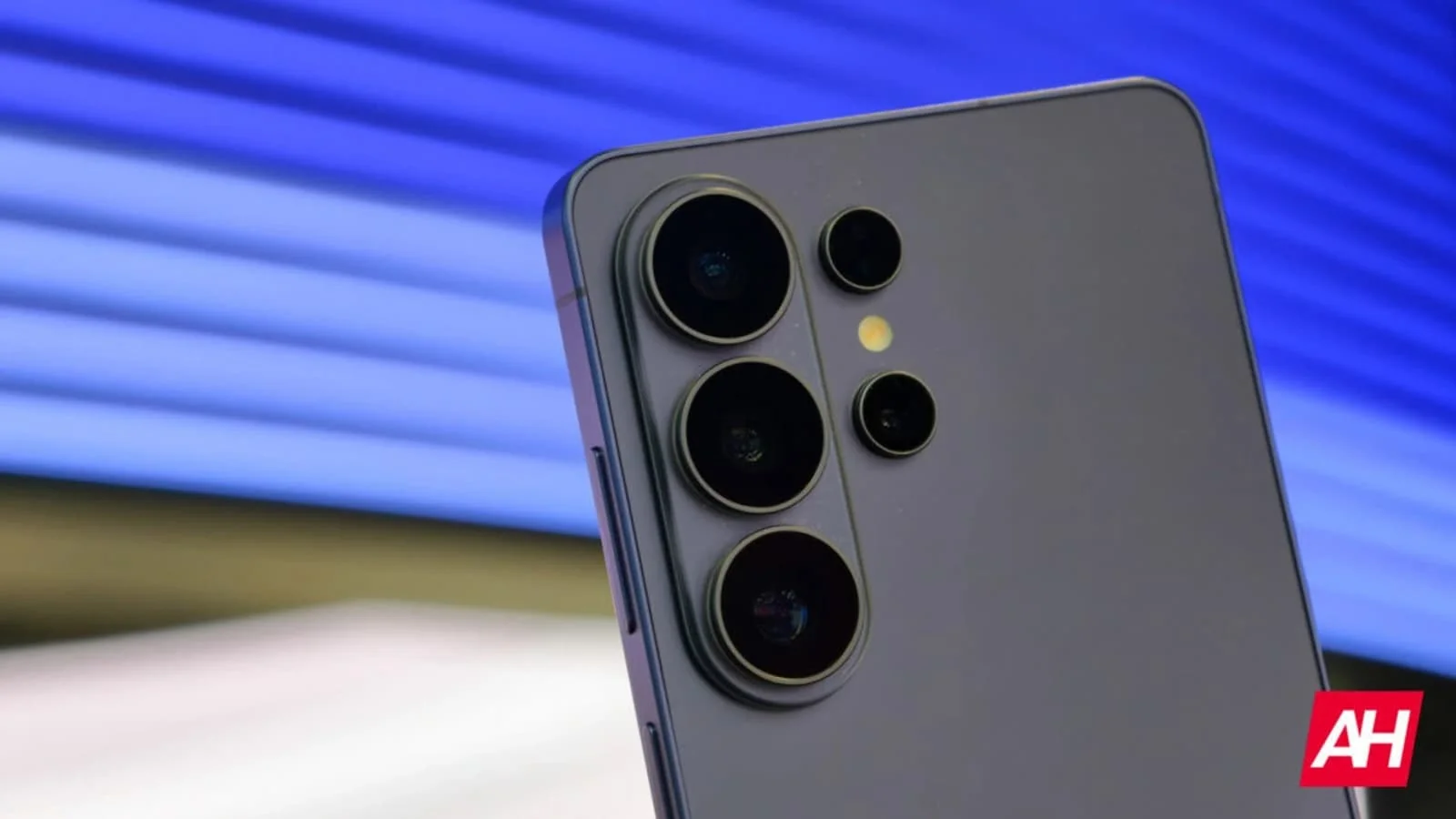 Samsung Galaxy S27 Pro камераси айрим жиҳатларда Ultra моделдан ўзиб кетиши мумкин