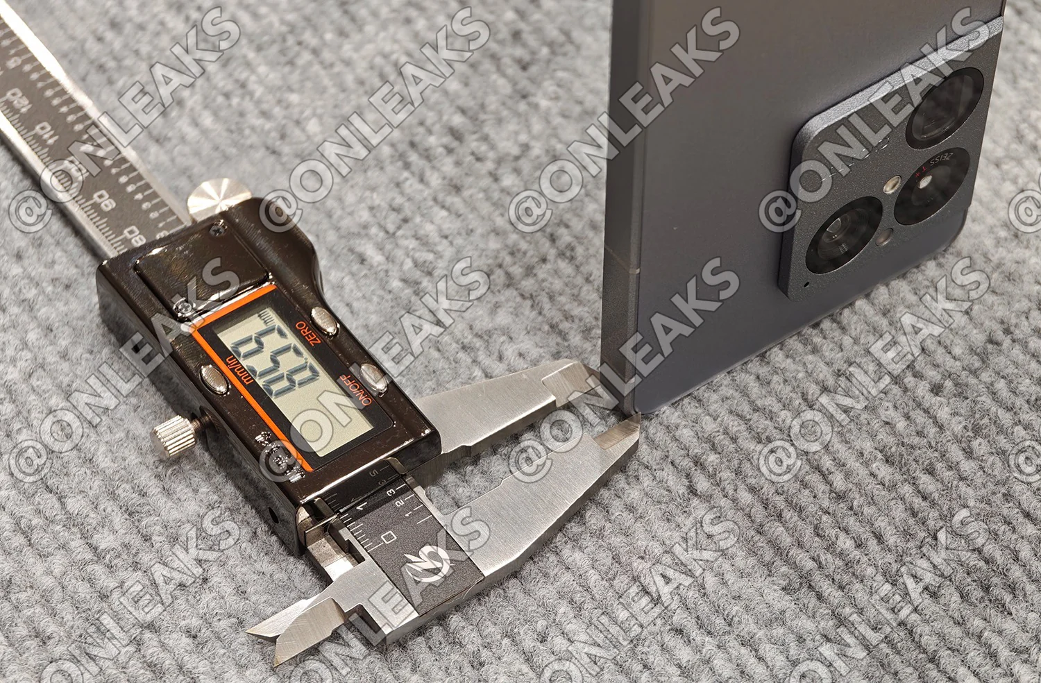 Скандал вокруг толщины смартфона Sony Xperia 1 VIII