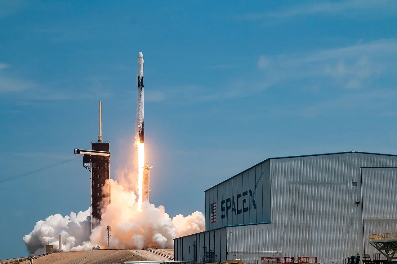 SpaceX IPO arafasida AQSH hukumatidan 6,45 milliard dollarlik shartnoma oldi