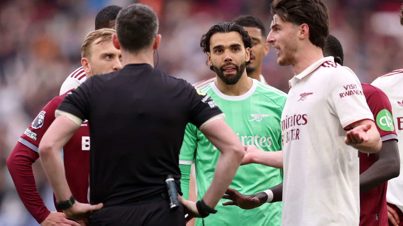 Решение VAR: победа Arsenal и объяснение Howard Webb