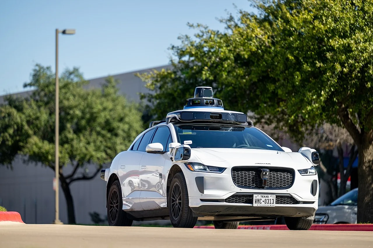 Waymo supera a Tesla en vehículos autónomos en Texas