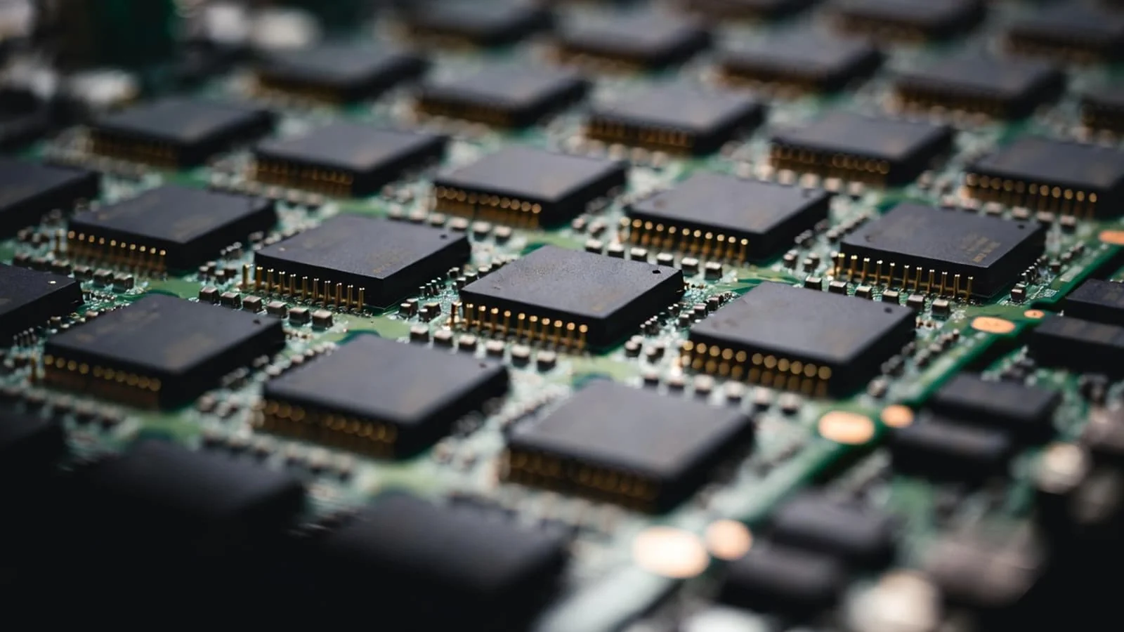 Xitoy texnologiyasi: 30 TB/s tezlikka ega yangi 3D xotira arxitekturasi