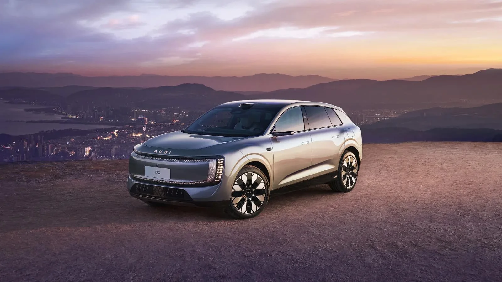 В Китае объявлены цены на новый электрический кроссовер AUDI E7X