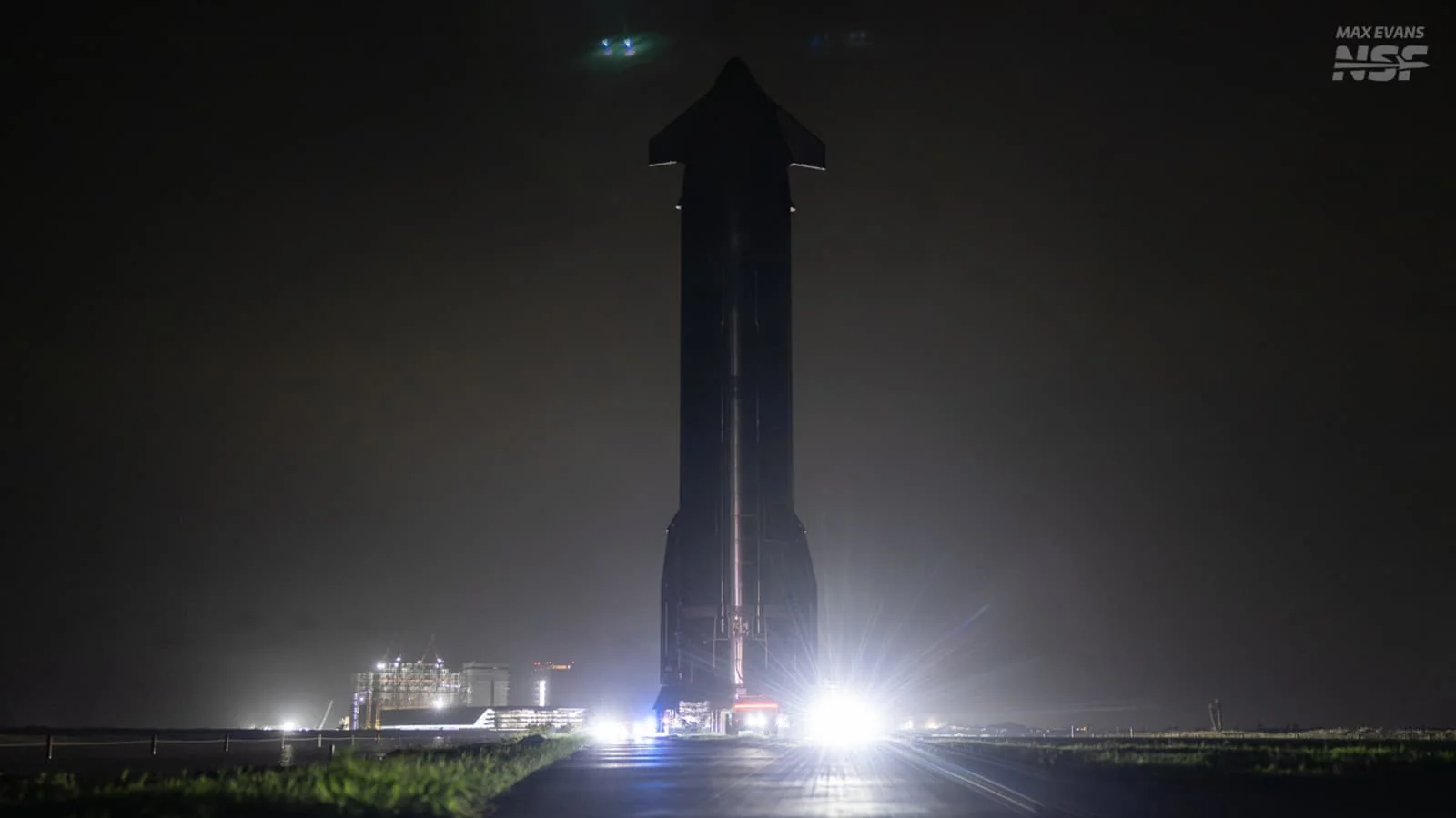 Yangi avlod Starship kosmik kemasi uchirish maydonchasiga yetkazildi