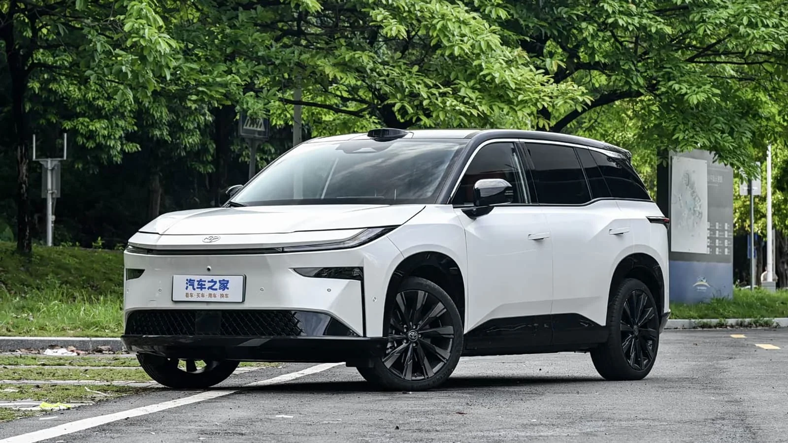 Yangi Toyota bZ3X krossoveri sotuvga chiqdi: narxi 95 ming yuandan boshlanadi