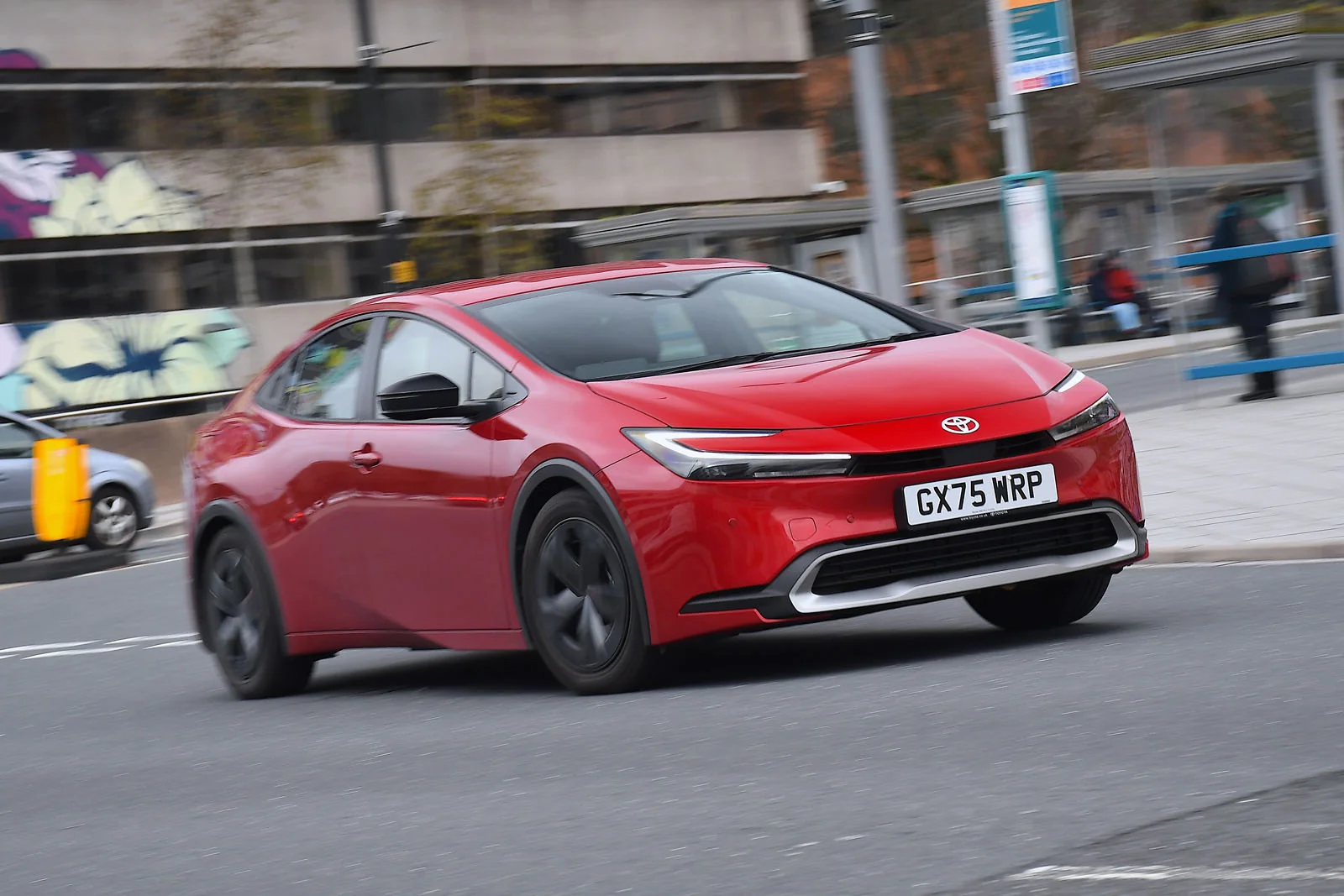 An ideal solution for the fuel crisis: Toyota Prius passes the efficiency test