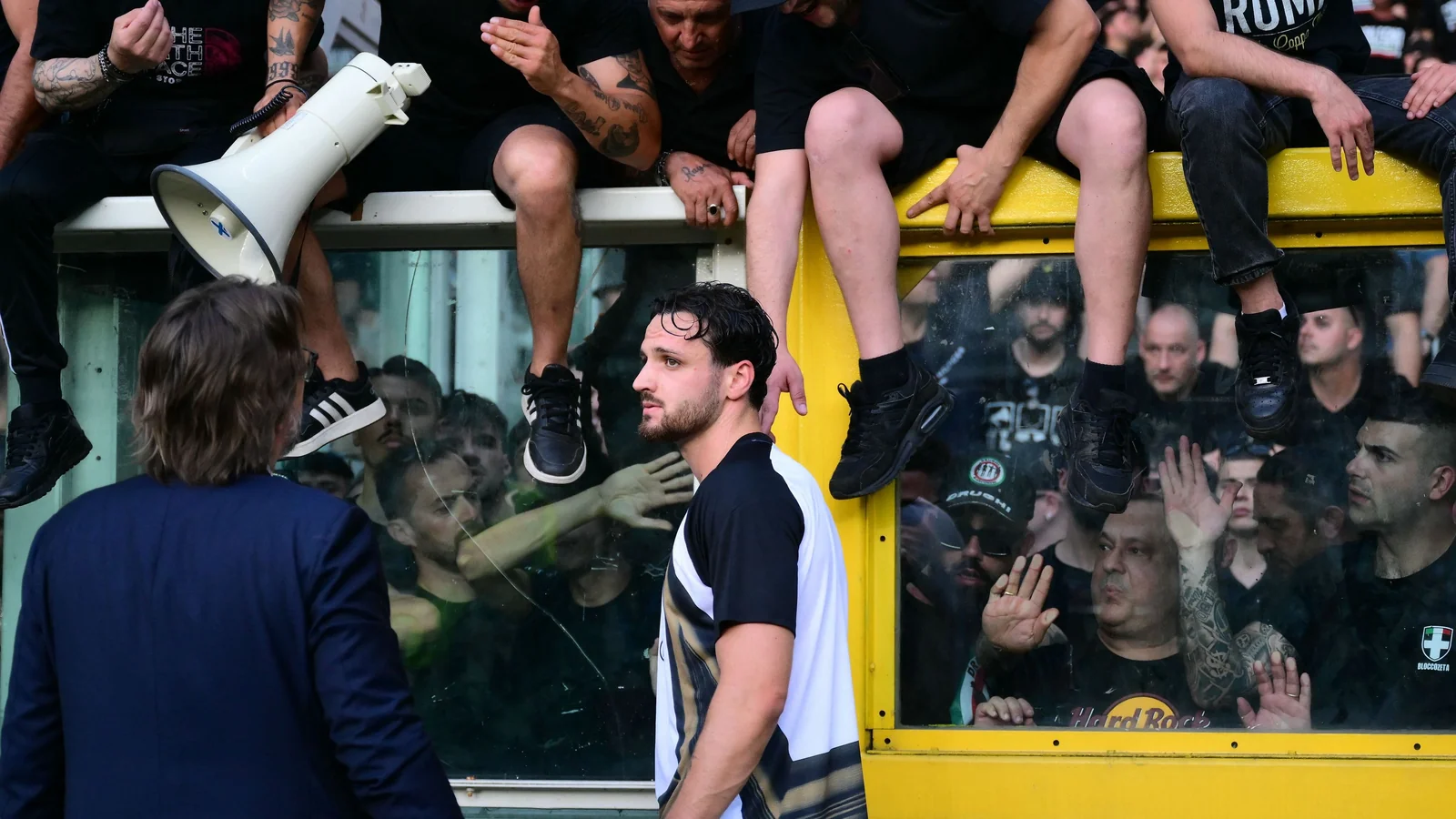 Беспорядки перед дерби с участием Juventus